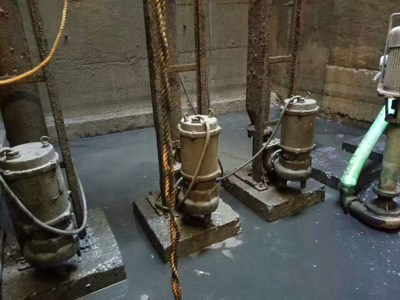 铜山污水池清理